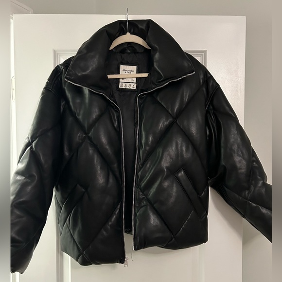 NWOT Abercrombie & Fitch Vegan Leather Mini Puffer Jacket - Picture 2 of 5